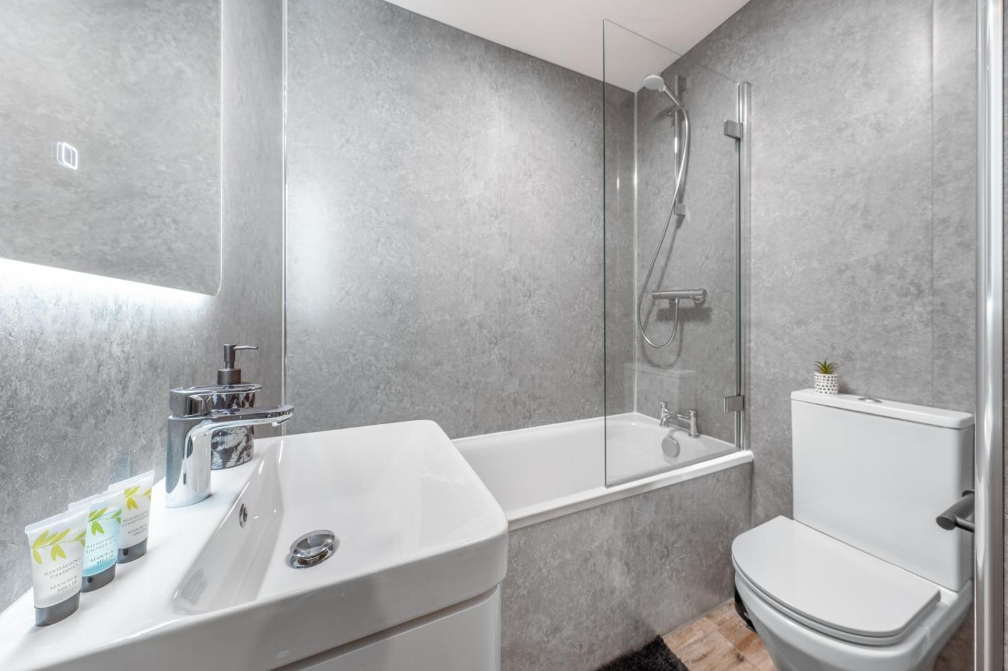 Potters Bar - Free Parking - Private Bathroom - Netflix - 4 Mins Walk To Station - 20 Mins Direct Trains To London Exterior foto